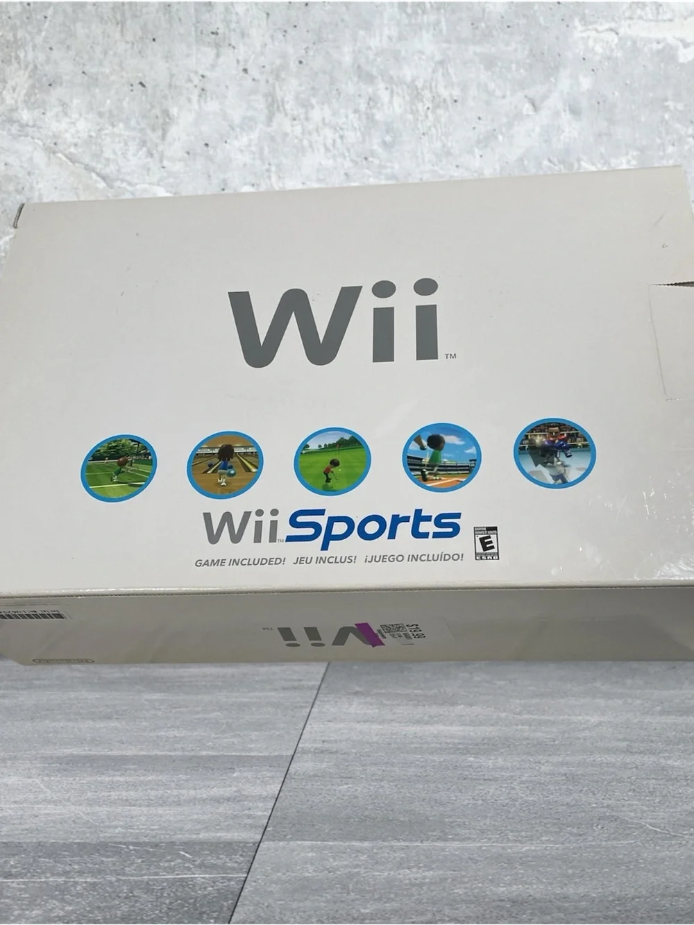 Nintendo White Wii Console Bundle with Wii Remote, Nunchuk & Wii Play